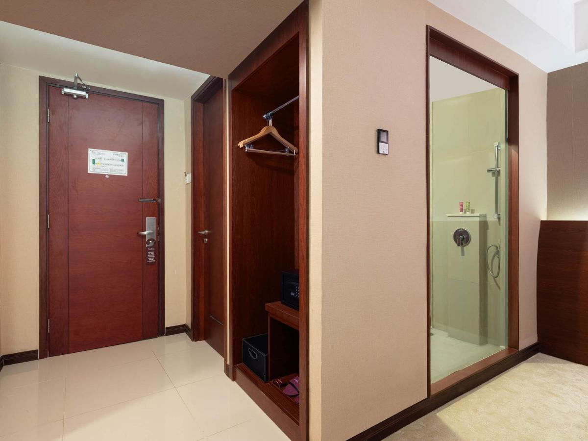 The Alana Yogyakarta Hotel And Convention Center Sleman  Εξωτερικό φωτογραφία