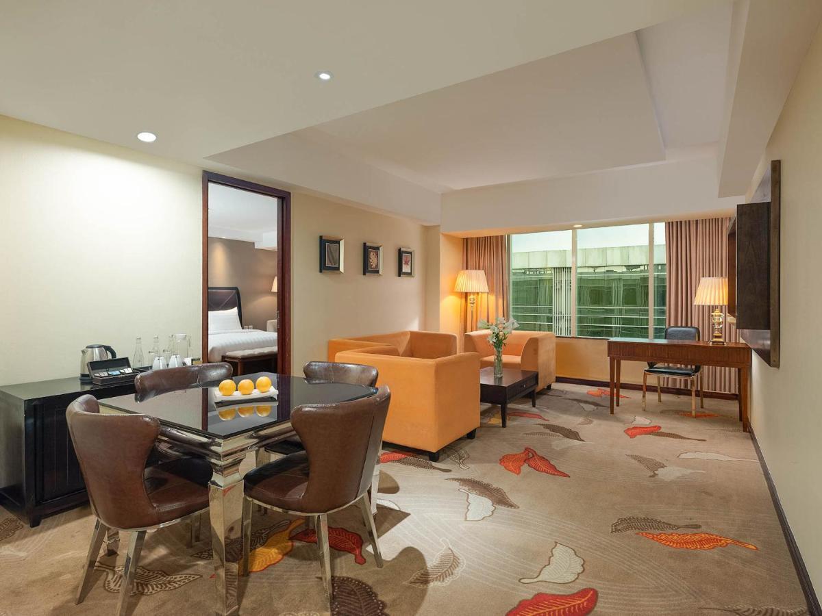 The Alana Yogyakarta Hotel And Convention Center Sleman  Εξωτερικό φωτογραφία