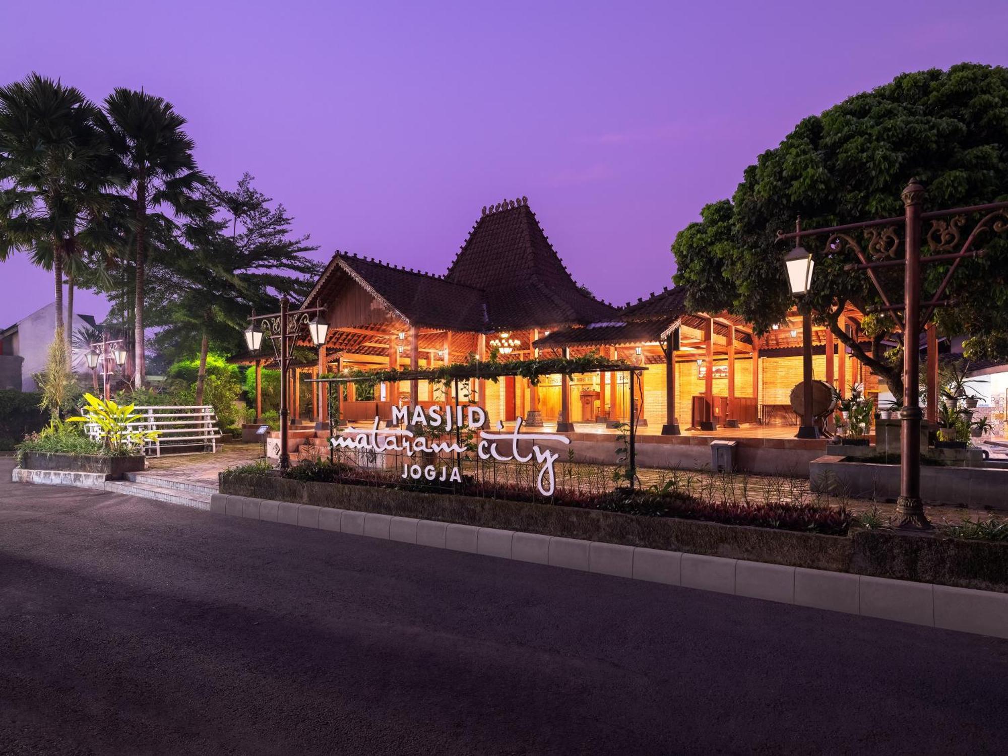 The Alana Yogyakarta Hotel And Convention Center Sleman  Εξωτερικό φωτογραφία